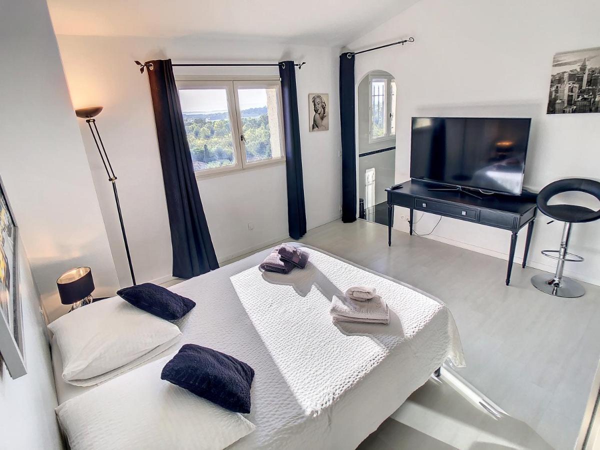 3 Bedrooms Villa Near Cannes - Pool & Jacuzzi - Sea View Mandelieu-La Napoule Exterior photo