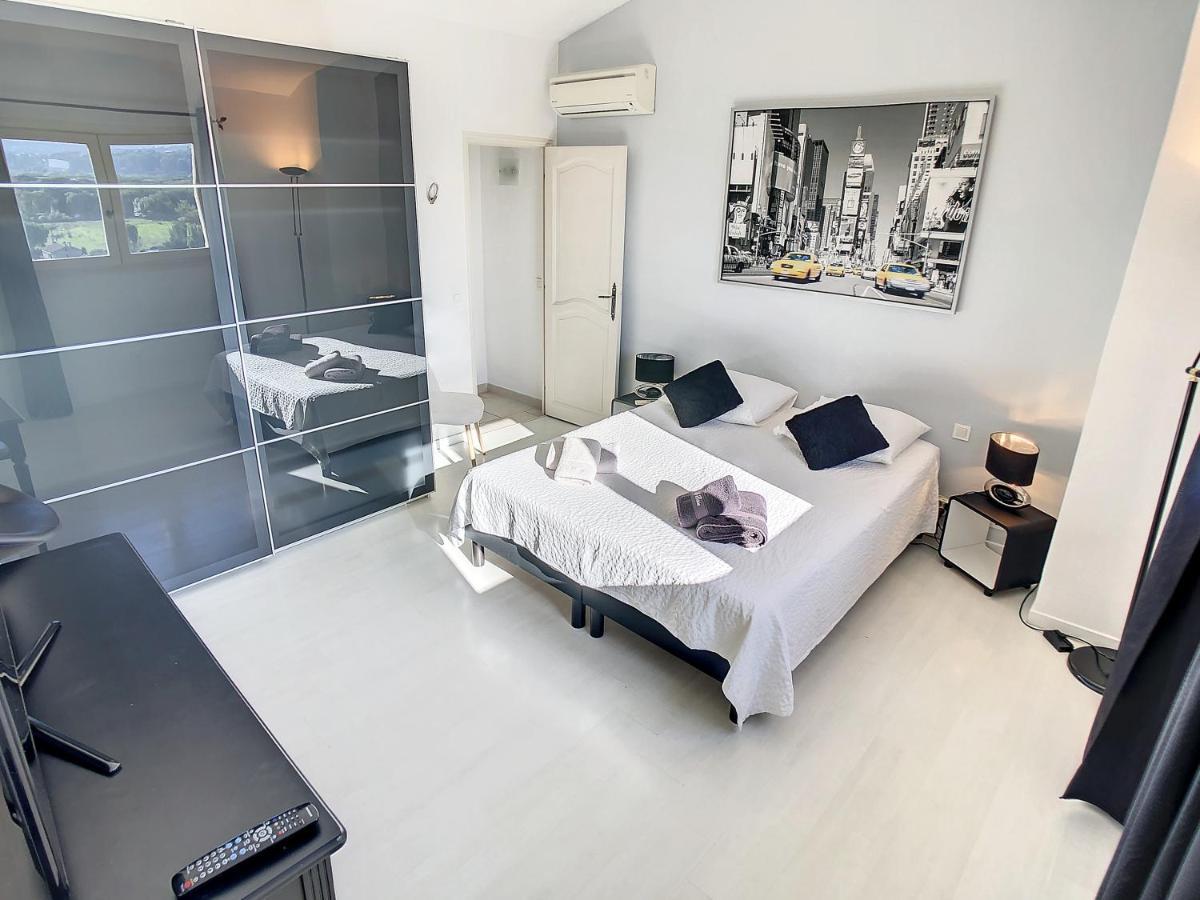 3 Bedrooms Villa Near Cannes - Pool & Jacuzzi - Sea View Mandelieu-La Napoule Exterior photo