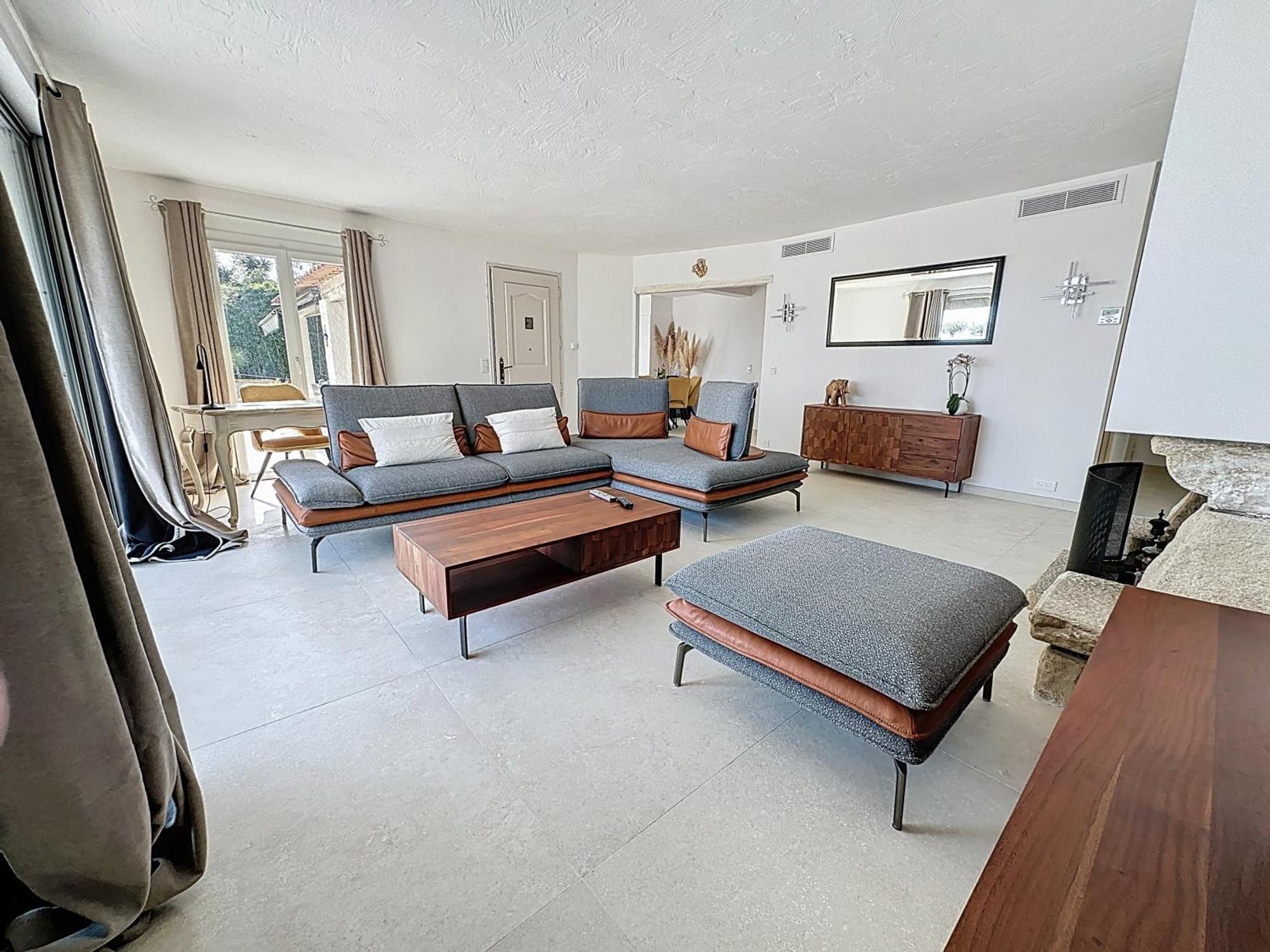 3 Bedrooms Villa Near Cannes - Pool & Jacuzzi - Sea View Mandelieu-La Napoule Exterior photo
