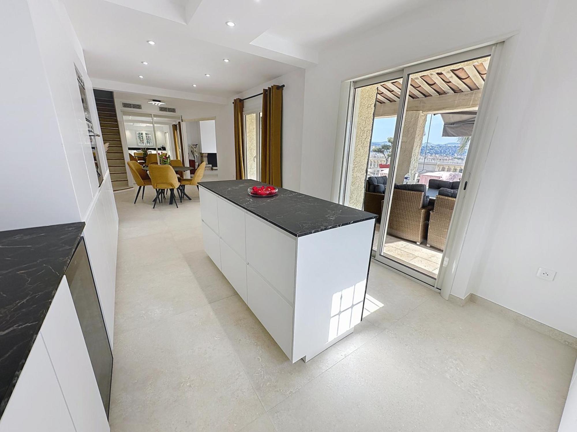 3 Bedrooms Villa Near Cannes - Pool & Jacuzzi - Sea View Mandelieu-La Napoule Exterior photo