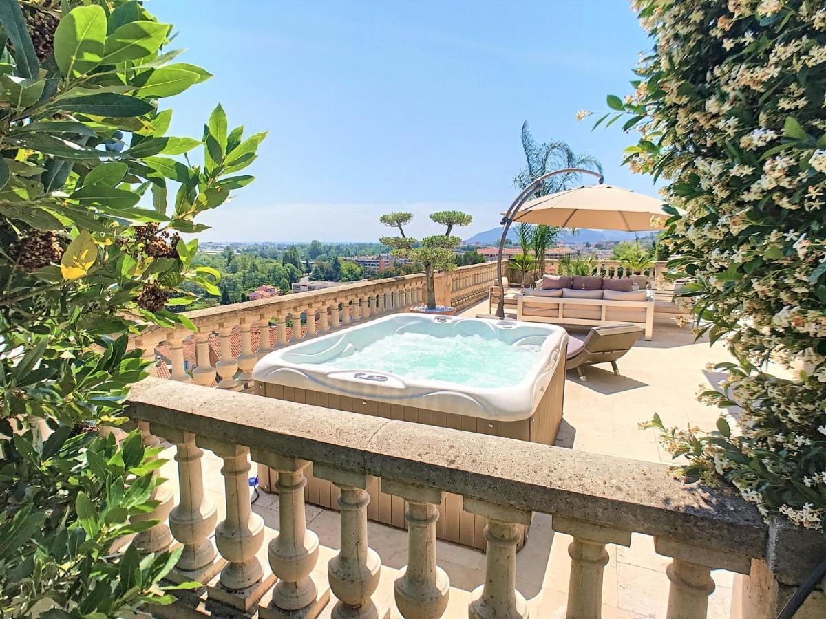 3 Bedrooms Villa Near Cannes - Pool & Jacuzzi - Sea View Mandelieu-La Napoule Exterior photo